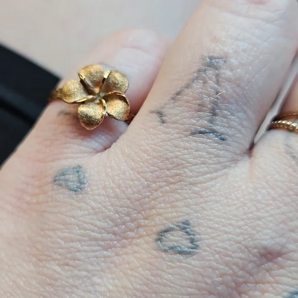 14k Flower Ring - Picture 3 of 3